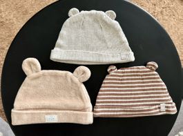 3 Babymützen (3–6 Monate)