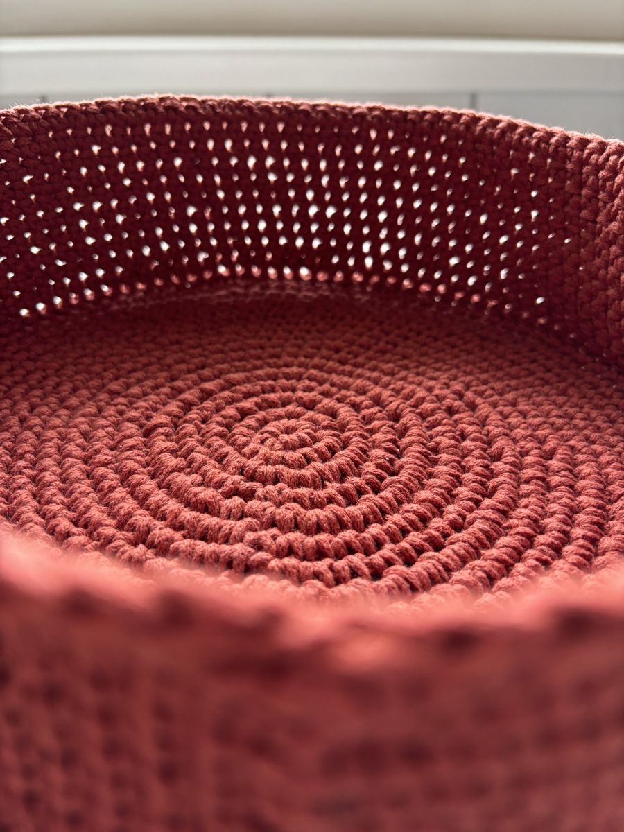 Sonstiges für Haushalt & Wohnen: Neu, Handmade Häkelkorb Rostrot Ø 24cm – Neu (gemäss Beschreibung) aus Bichwil von VintaCraftStudio 4