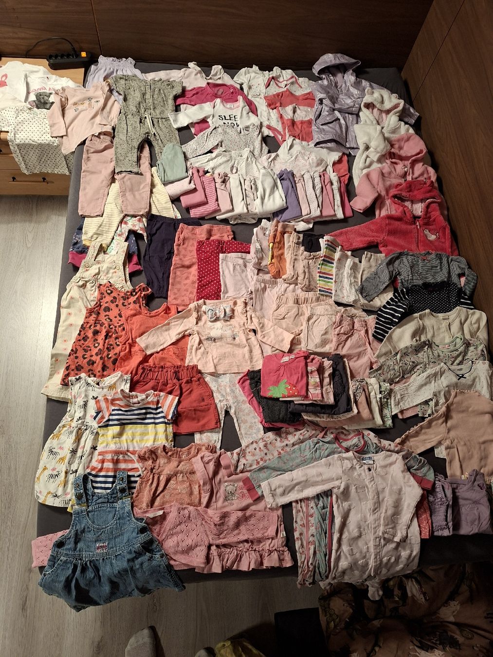 Lotti & Set di vestiti: Sehr schönes Mädchenset Grösse 74 – Usato da Unteriberg venduto da JMarty