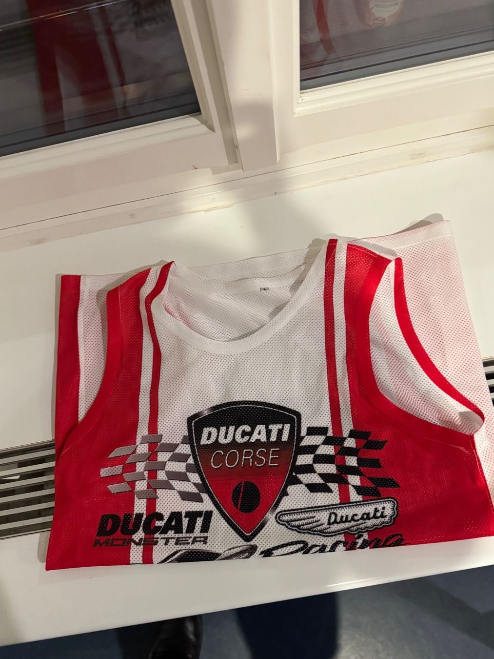 Camicie, T-shirt & Polo: Kinder Ärmel 4 Tshirt s – Usato da Rapperswil SG venduto da Boadioz 3