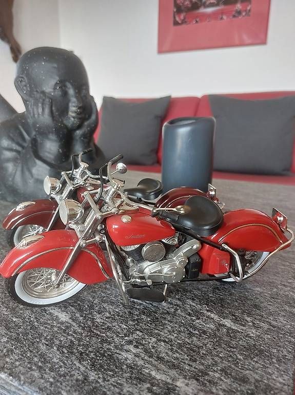 Modellbausätze & Standmodelle: Indian Motorradmodelle 2 Stk. 24cm Metall – Gebraucht aus Bremgarten AG von marcelbu62 2