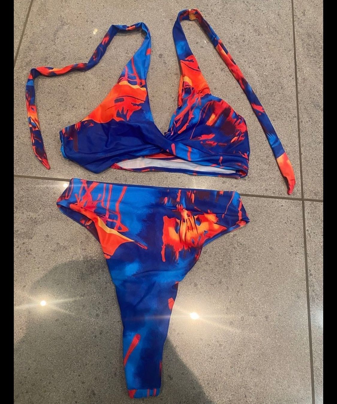 Badekleider & Bikinis: 2 Sommerlicher Retro-Bikini, Grösse M.Orange/Blau gemustert – Neu und originalverpackt aus Haag (Rheintal) von 2026Top 4
