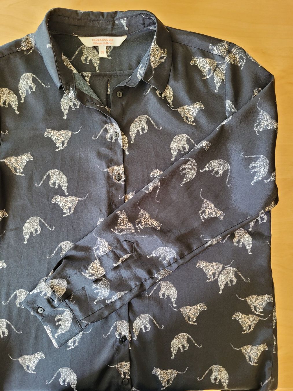 C&A Camicette: Bluse Clockhouse schwarz mit Tiger/Leopard-Print Grösse 38 – Usato da Wiesendangen venduto da samoalk 3