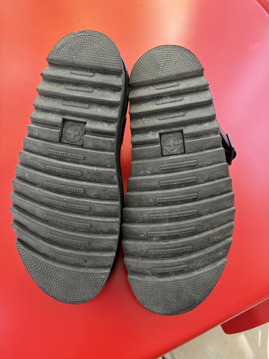 Dr. Martens Chaussures femmes: Sandale Dr. Martens schwarz Grösse 38 – D'occasion à Bern par Regnitteuh 1