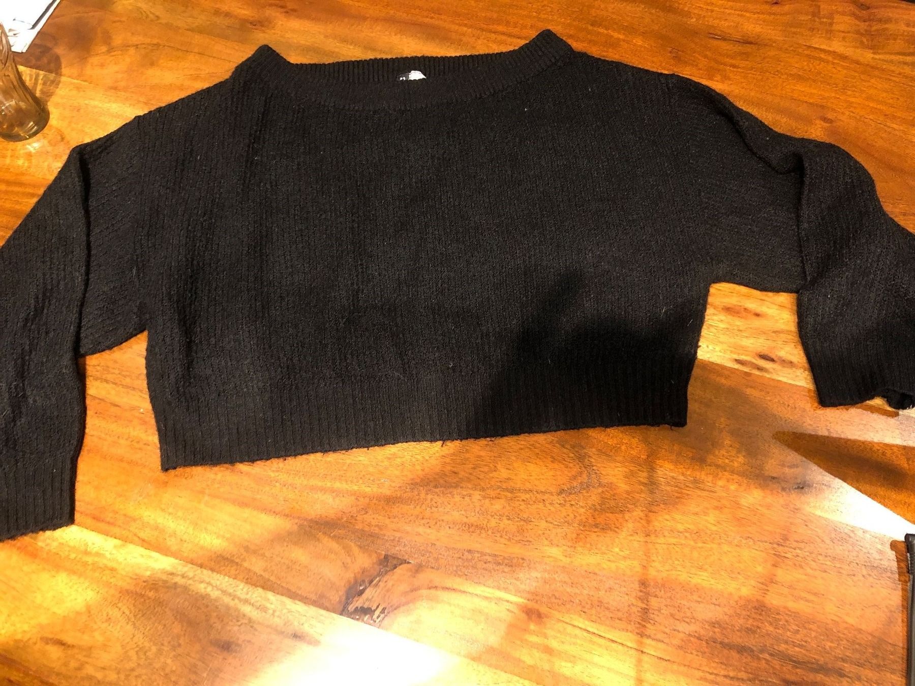 Pullover & Sweatshirts: Schwarzer Kurzpullover Gr. M - Herbstlook! 🍂 – Gebraucht aus Andwil SG von schmei