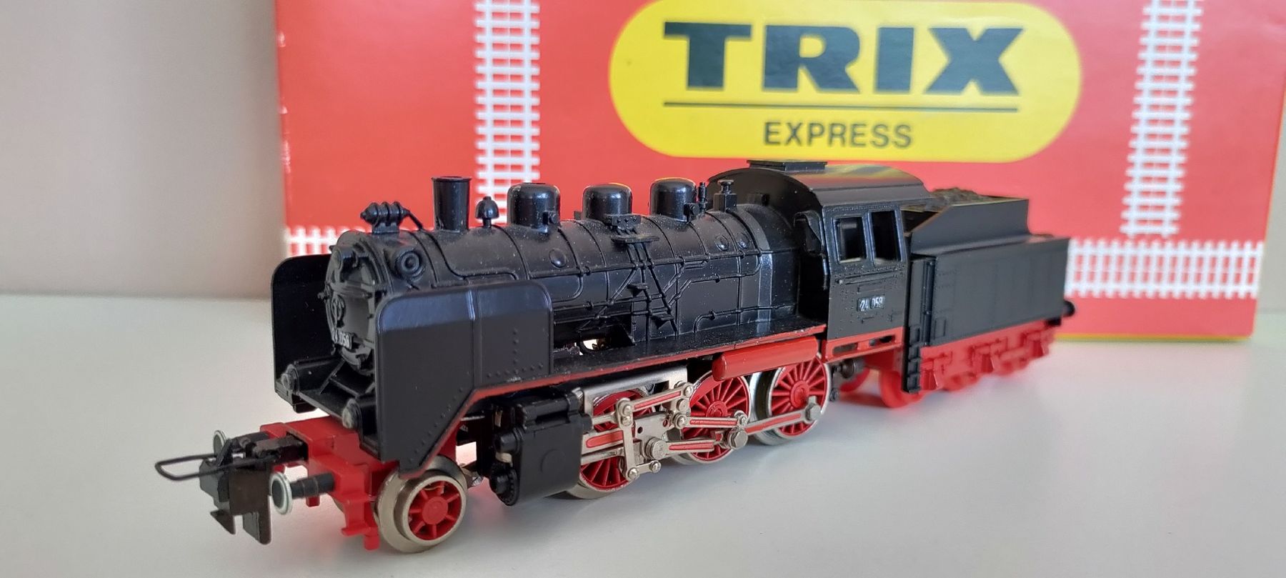 Trix Modellini di ferrovie: TRIX-EXPRESS-H0-Dampflok "2202" | Baureihe "24" | "DB" – Usato da Boswil venduto da MAF_952