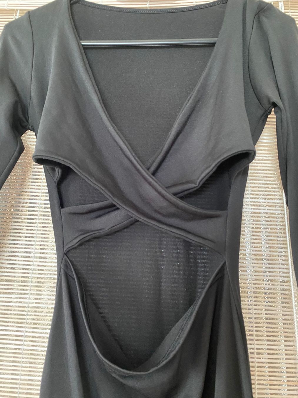 Kleider: Robe noire décolleté croisé – Gebraucht aus Montreux von iza_peche8 1