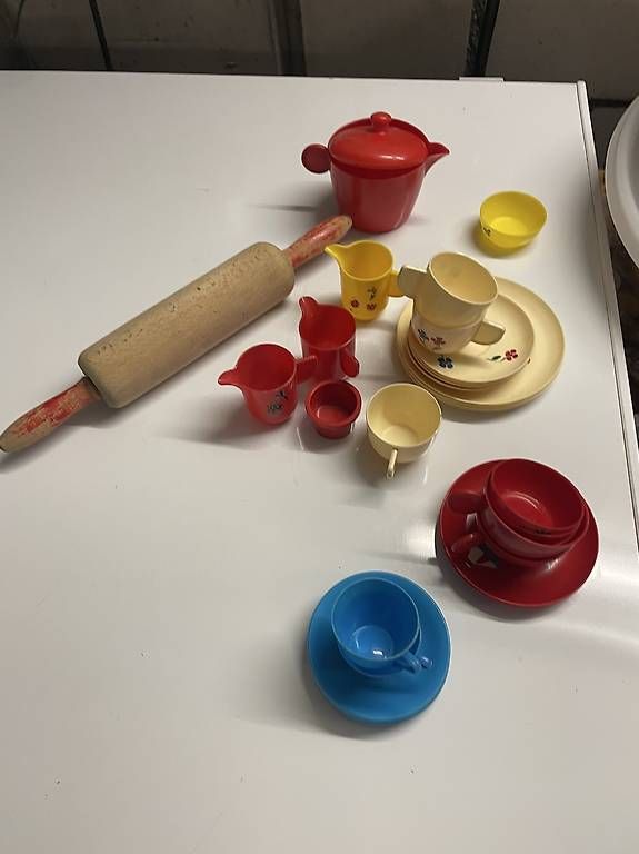 Giocattoli: Plastik Puppengeschirr antik – Usato da Stettfurt venduto da soeins