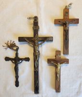 4 alte Kruzifixe Kreuze Christus Wandkreuze Konvolut