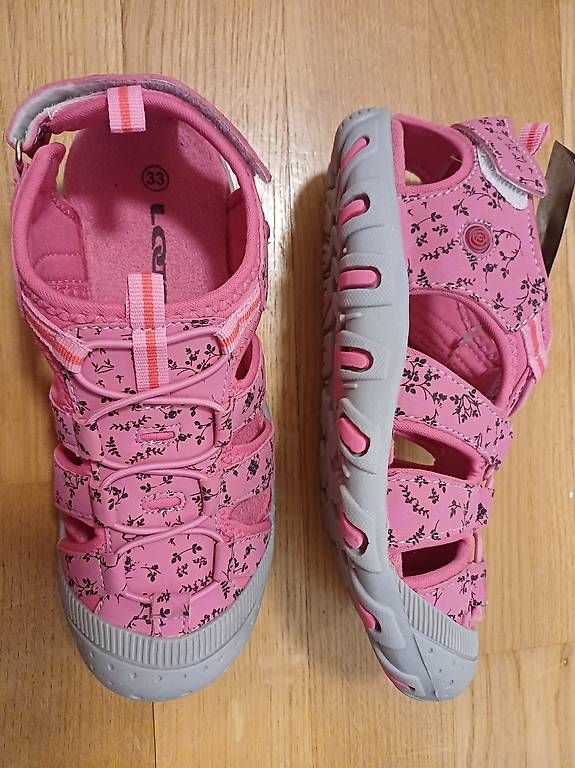 Scarpe per ragazze: Sandalen pink neu gr 33 – Usato da Sisseln AG venduto da JanaSK