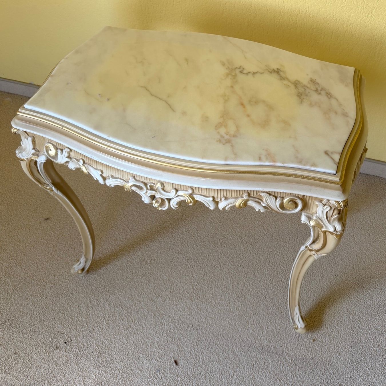 Tavoli: |•|  Beistelltisch mit Marmor – Usato da Schlieren venduto da Freundlich02 9