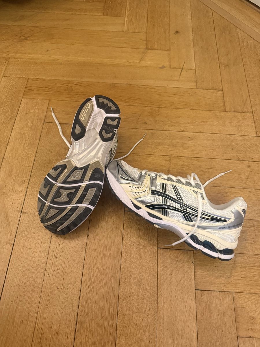Asics Chaussures hommes: ASICS GEL KAYANO 14 44.5 – D'occasion à Zürich par zoh_26cj 2
