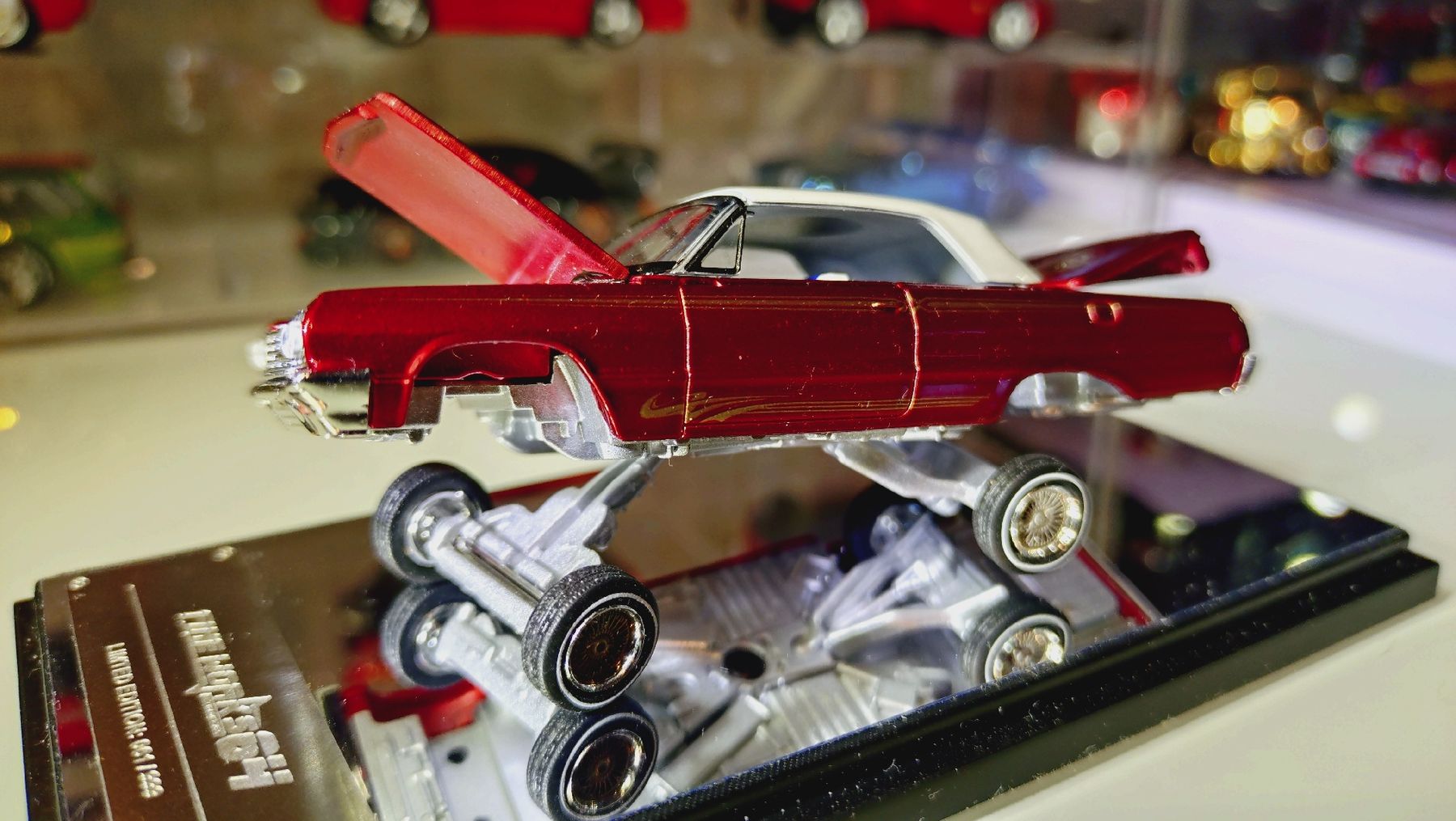 Hot Wheels Modellini d'auto: 1/64 Chevy Impala Lowrider Diecast  – Nuovo (secondo la descrizione) da Zürich venduto da DiecastDude 2