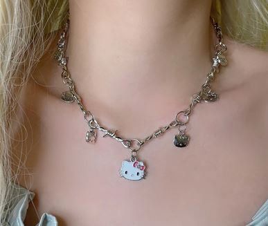 Hello Kitty: 1 collier *NEUF*
