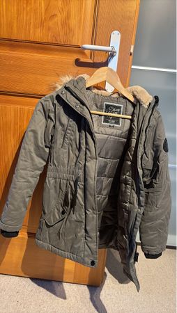 Stylische Mädchen-Winterjacke Grösse 146