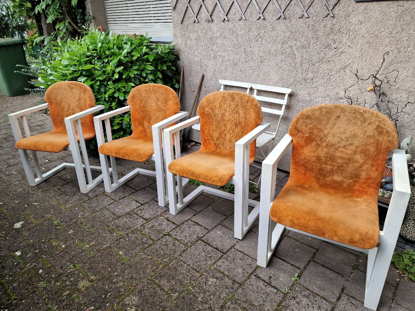 Sedie: Vintage Stühle mit orangefarbenem Bezug, Samtstoff – Usato da BERN venduto da Intarsia 3