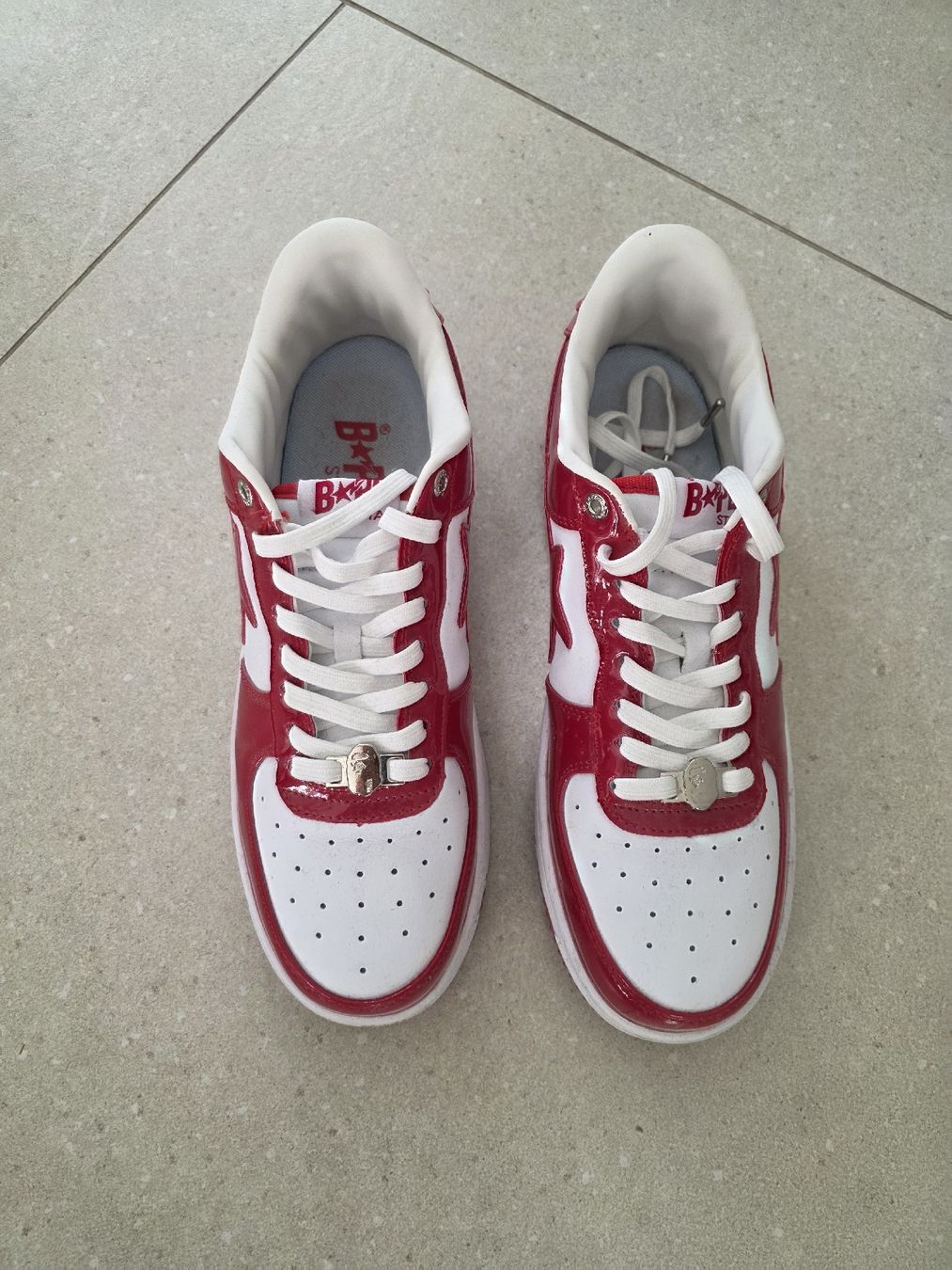 Chaussures hommes: Sneakers rot-weiss Grösse 44.5 – D'occasion à Wettingen par Goldrake10