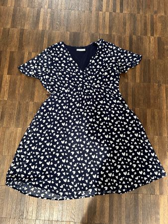 Schönes Umstandsommerkleid Grösse L mit Herzmuster, wie neu 