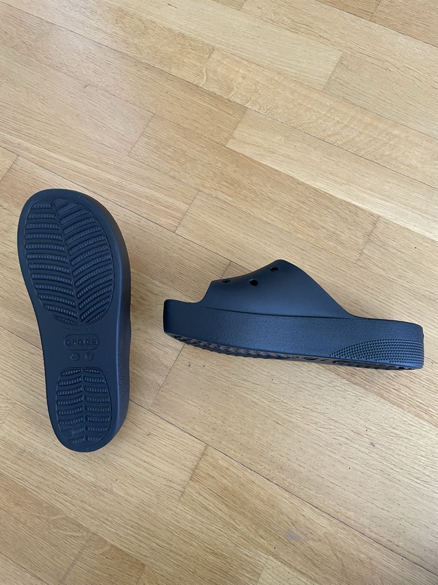 Crocs Scarpe da donna: Crocs Classic Platform Slide, Grösse 37, schwarz – Nuovo (secondo la descrizione) da Jona venduto da Livelotte8 2