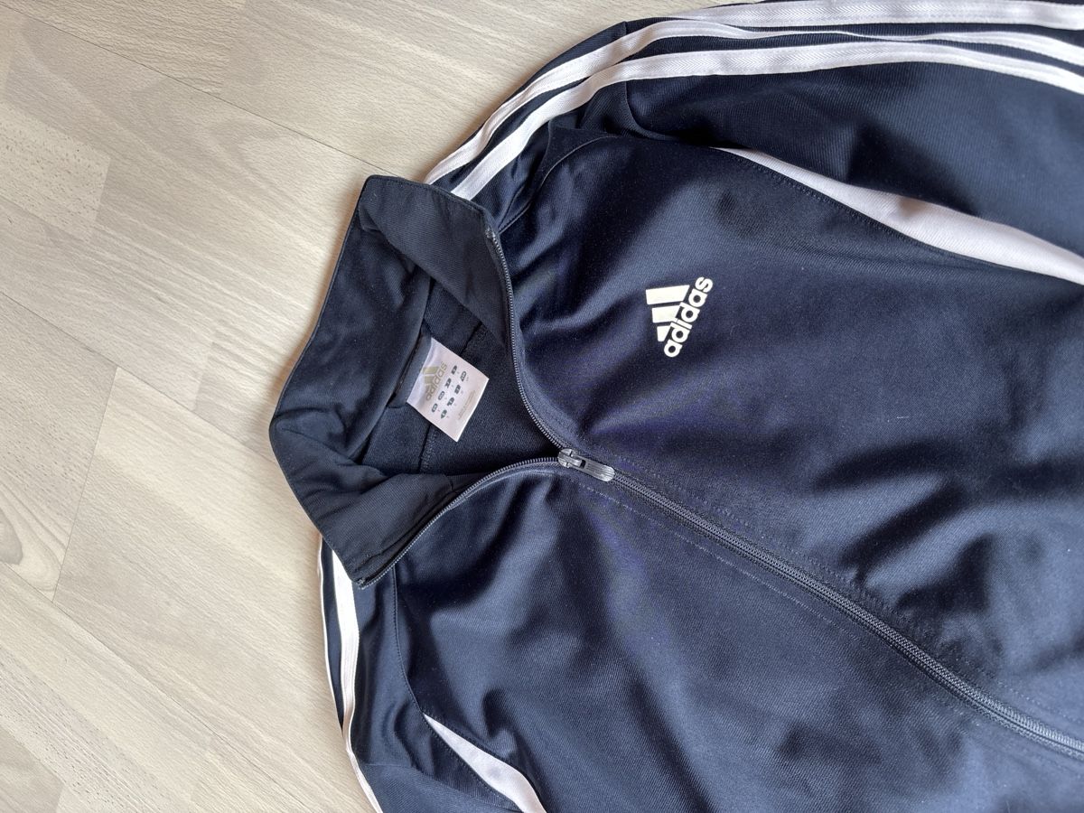 Adidas Leibchen & Hosen: Survêtement Adidas – Gebraucht aus Blignou (Ayent) von Lucas.s23 1