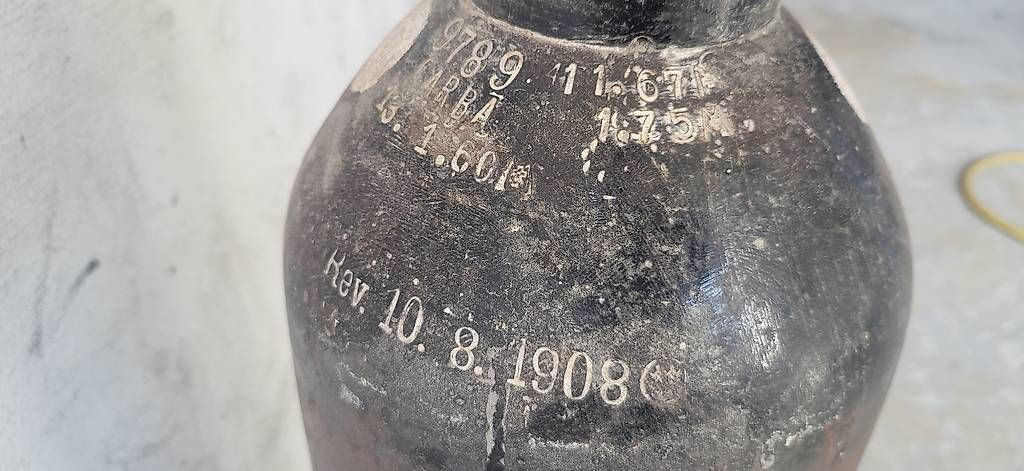 Bottiglie: Cylindre CO2 vintage – Usato da Tolochenaz venduto da vivienrobin