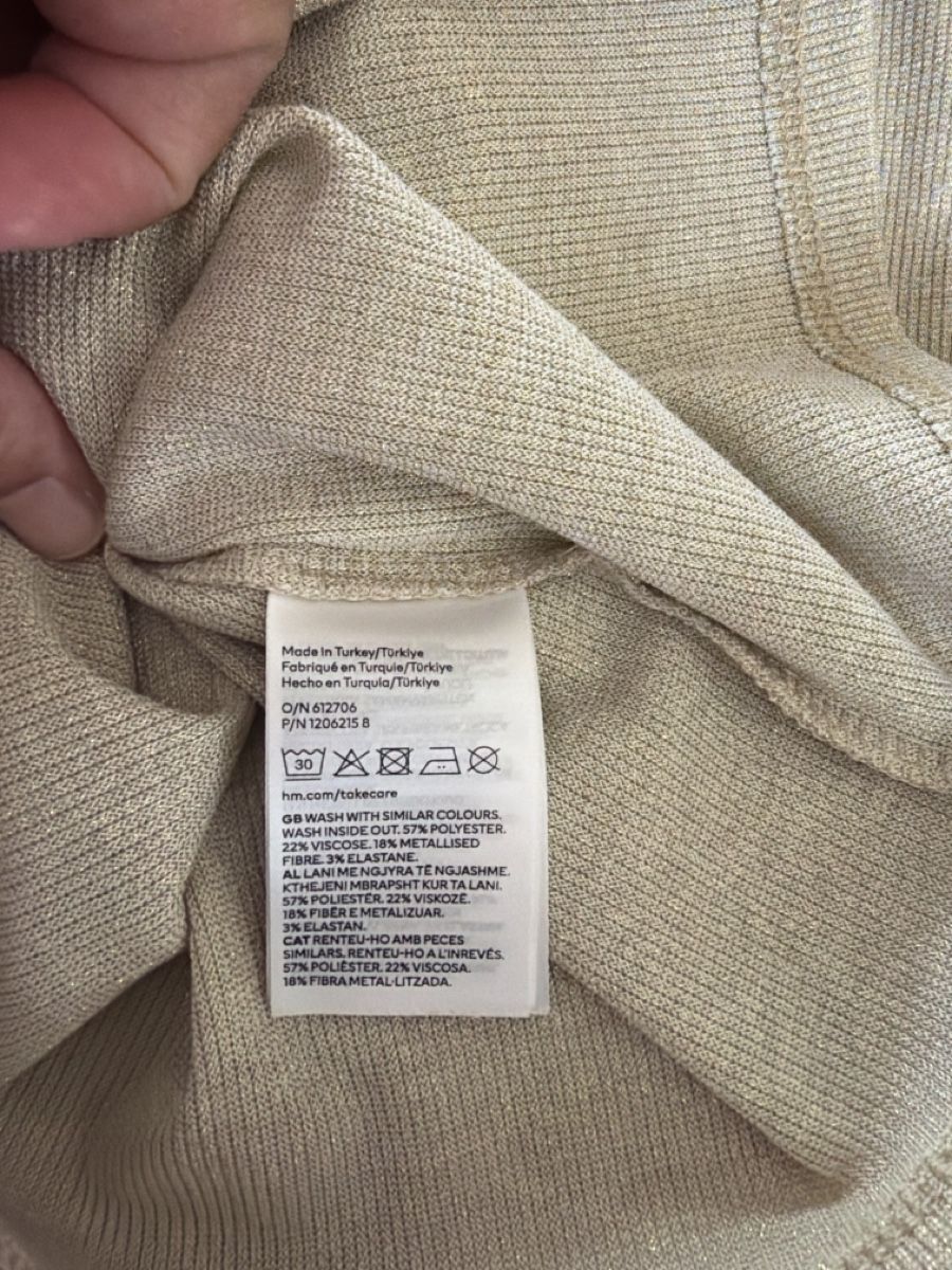 H&M Maglioni & Felpe: Glitzertop mit Rüschen H&M 122/128 – Usato da Au ZH venduto da schneebi88 2
