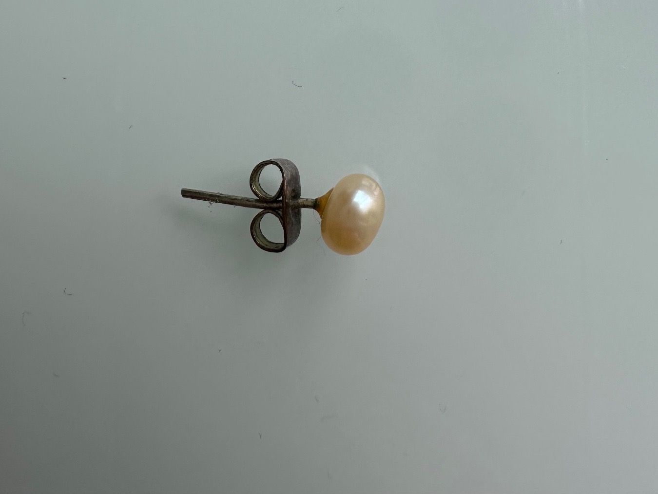 Ohrringe & -stecker: Einzelner Ohrring mit Perle in beige Farbe – Gebraucht aus Uster von Monika_OB 1