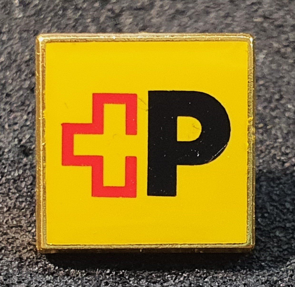 Plaketten & Abzeichen: GG029 - Pin Neues Logo der Post / PTT – Gebraucht aus Reinach BL von Boston-Verkauf