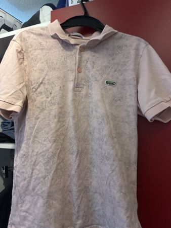 Polo Lacoste rose motif feuilles manches courtes homme