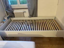 Bett 90x180 (Conforama) – inkl. Lattenrost, guter Zustand