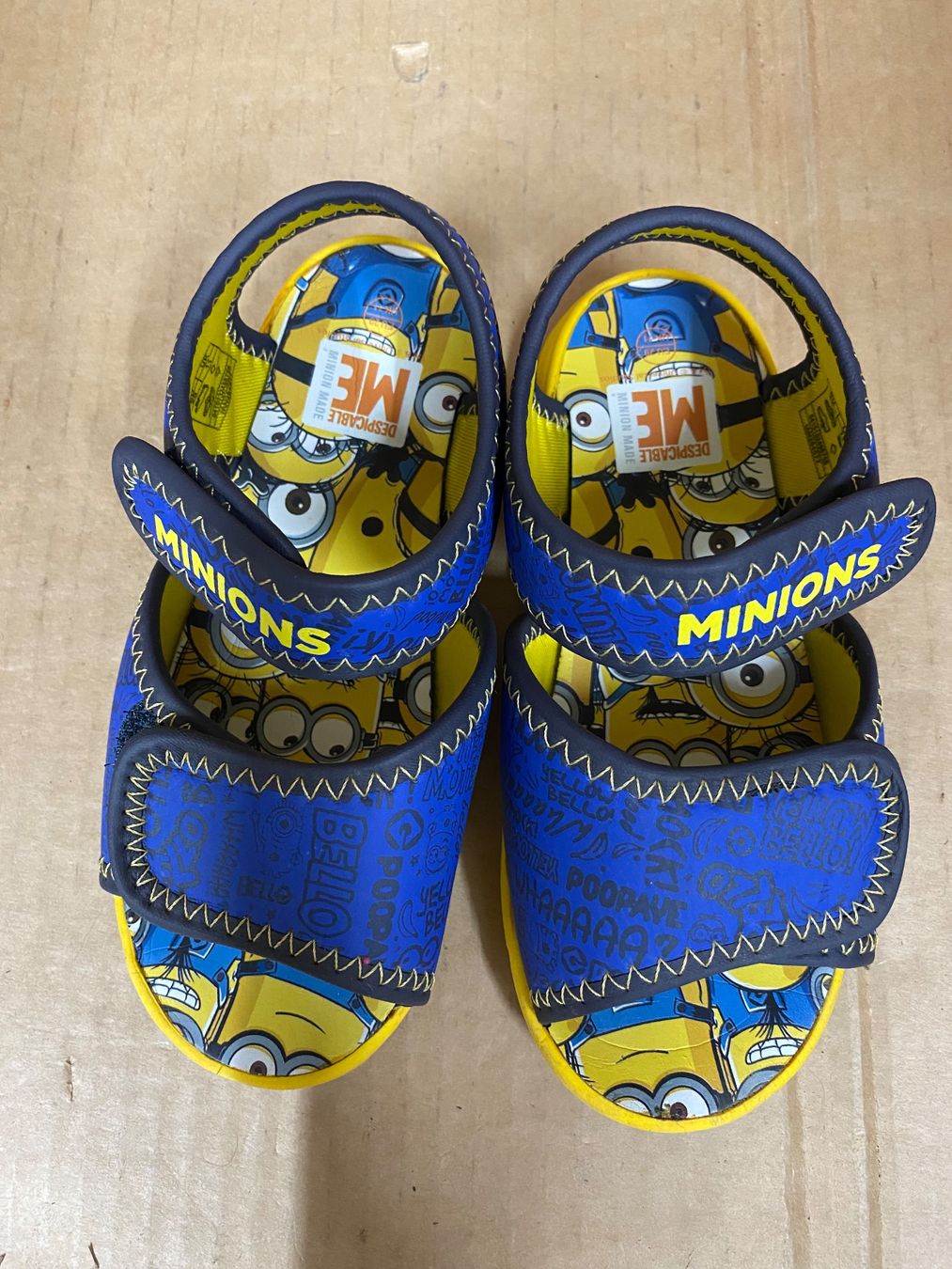 Chaussures garçon: Minions Sandalen Grösse 29 – D'occasion à Eschlikon TG par RamonaSt 5