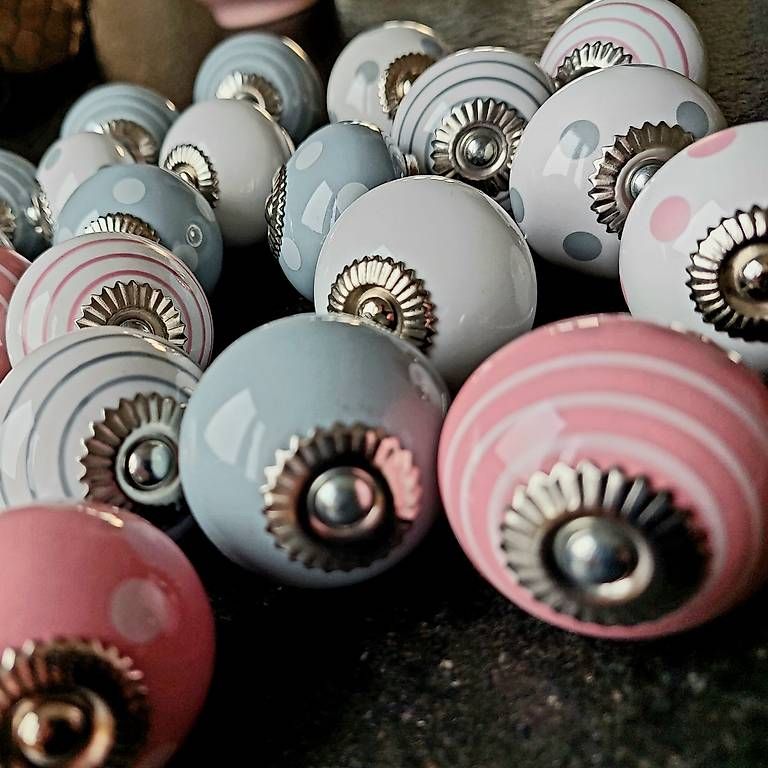 Quincaillerie: Möbelknöpfe, Möbelgriffe aus Keramik, NEU – D'occasion à Oberlunkhofen par Barbara.Hagenbuch 2
