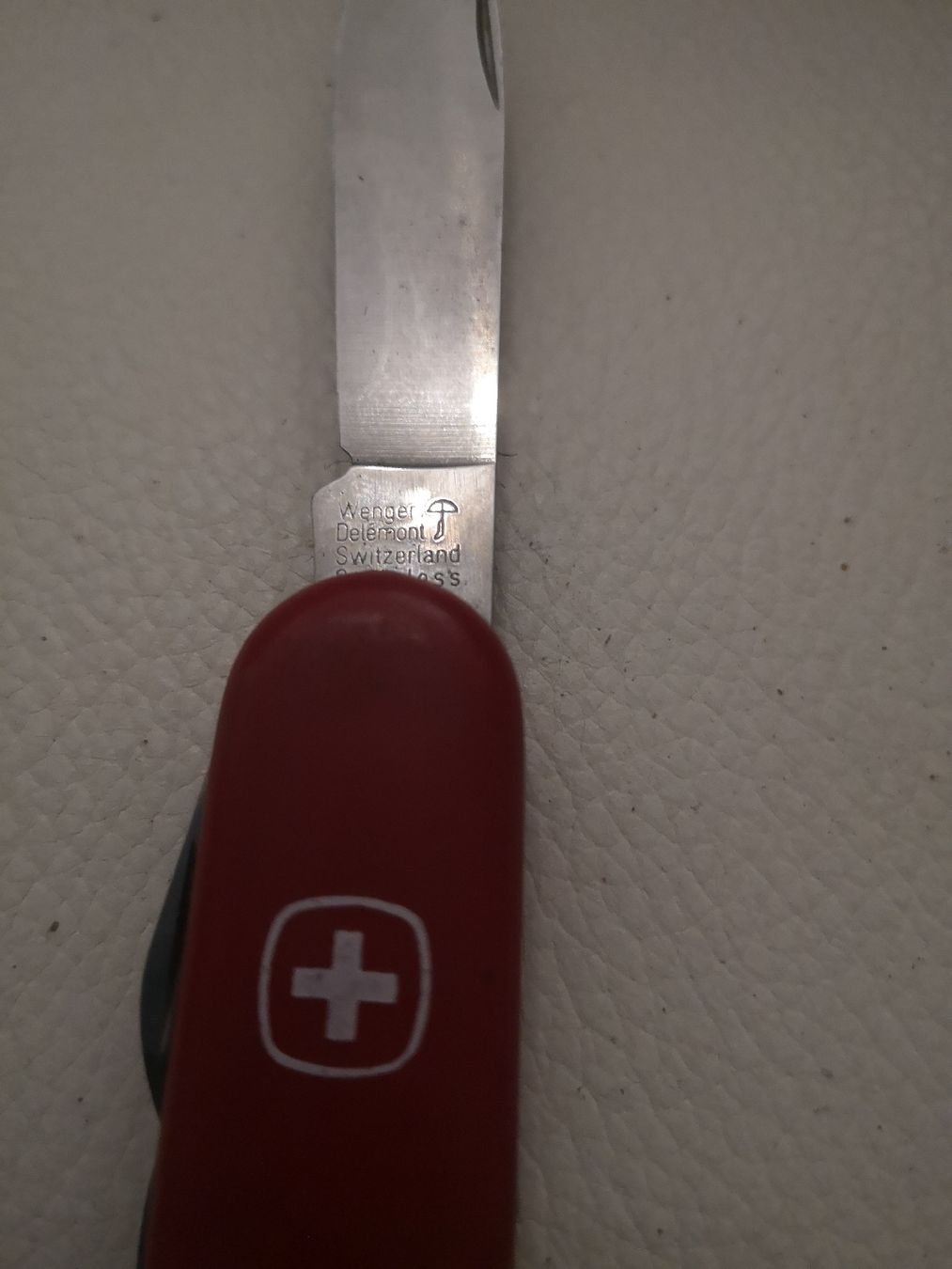 Wenger Coltelli tascabile: Wenger Offiziersmesser, rot, gebraucht – Usato da Belp venduto da mar_76s8 2