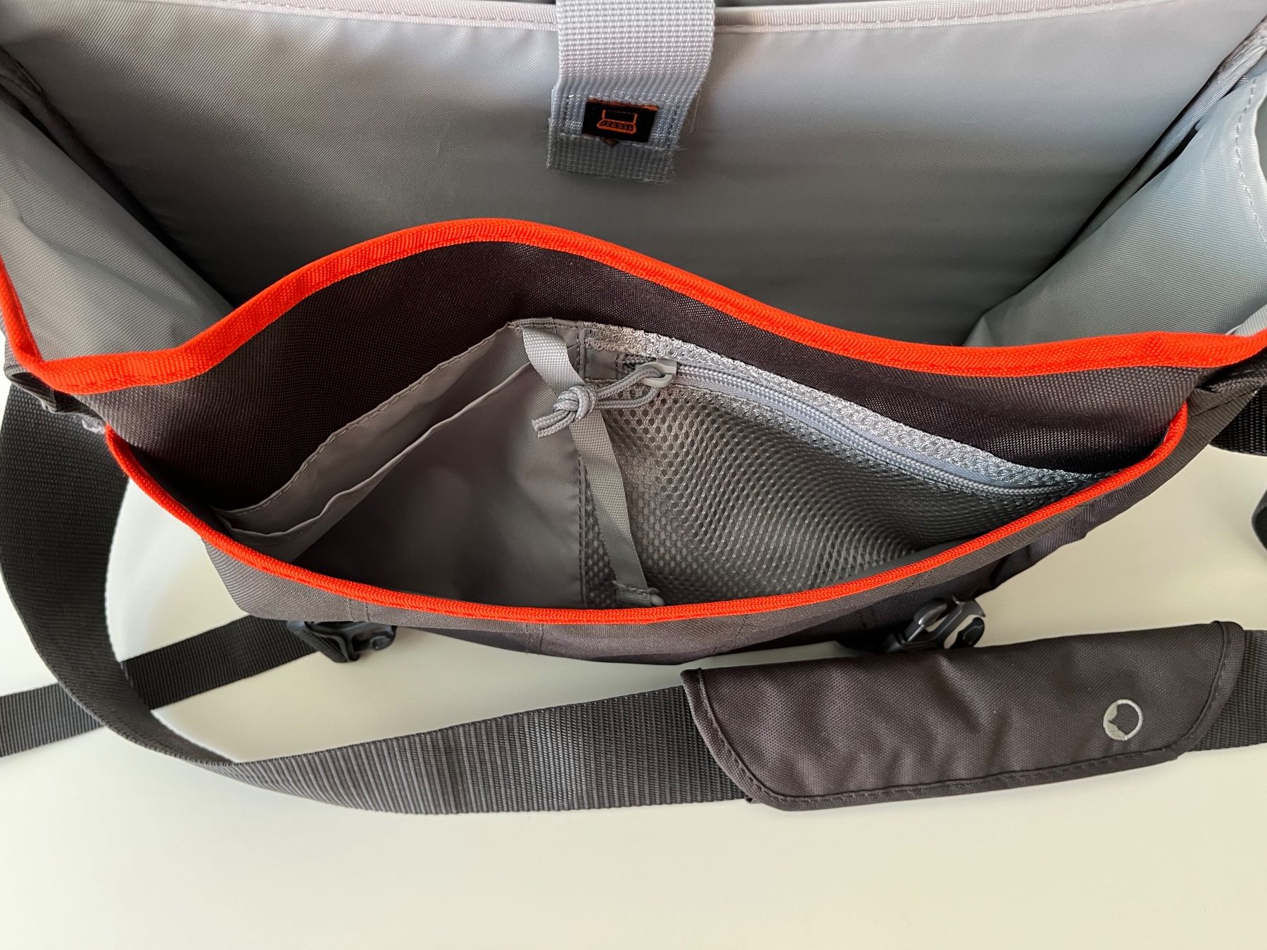 Borse: Kameratasche Lowepro Passport Messenger – Usato da Adliswil venduto da svdlinden 4