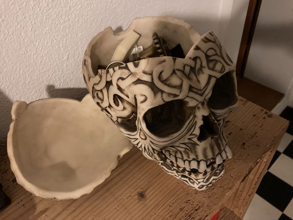 Skulpturen & Statuen: Totenkopf – Gebraucht aus Belp von Siruz 4