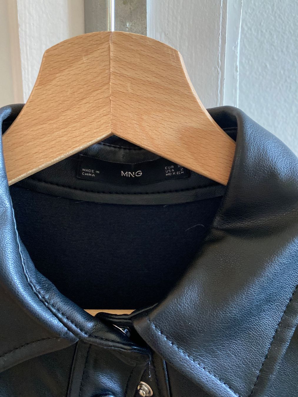 Mango Jacken: mango kunstlederjacke – Gebraucht aus Zürich von kim_m2kd 1