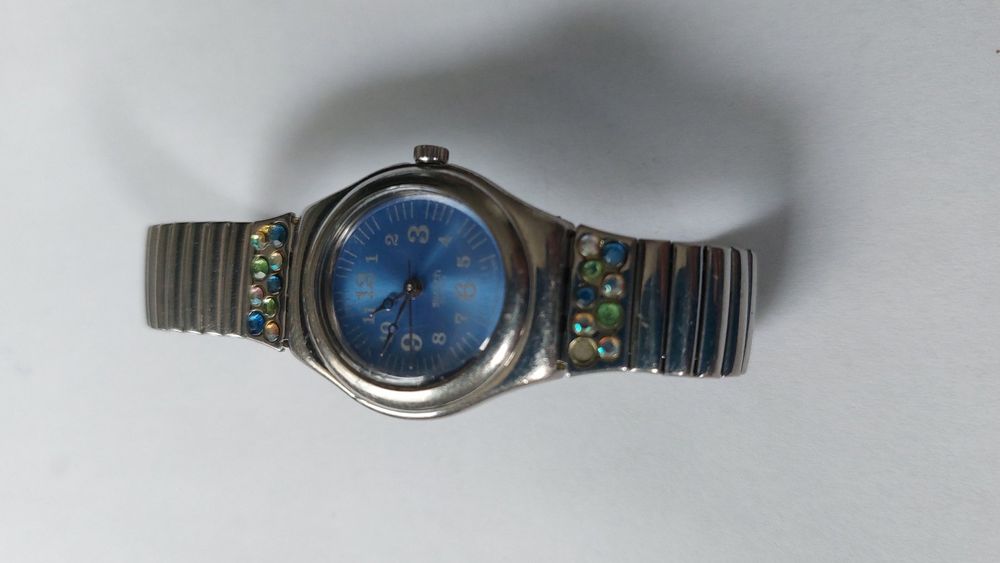 Swatch Montres: Damenuhr Montre femmes SWATCH Irony 25mm läuft – D'occasion à Neuhausen par Alfasan 5