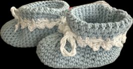 Babyfinkli h‘blau/weiss gehäkelt Gr. 15 zur Geburt