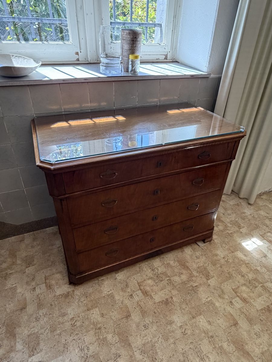 Kommoden: Massivholzkommode mit Glasplatte – Gebraucht aus Zürich von skeller4