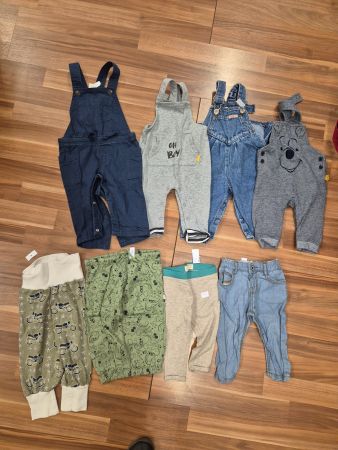 Tolles Babykleider-Paket: Hosen & Latzhosen, Gr 68/74 K10