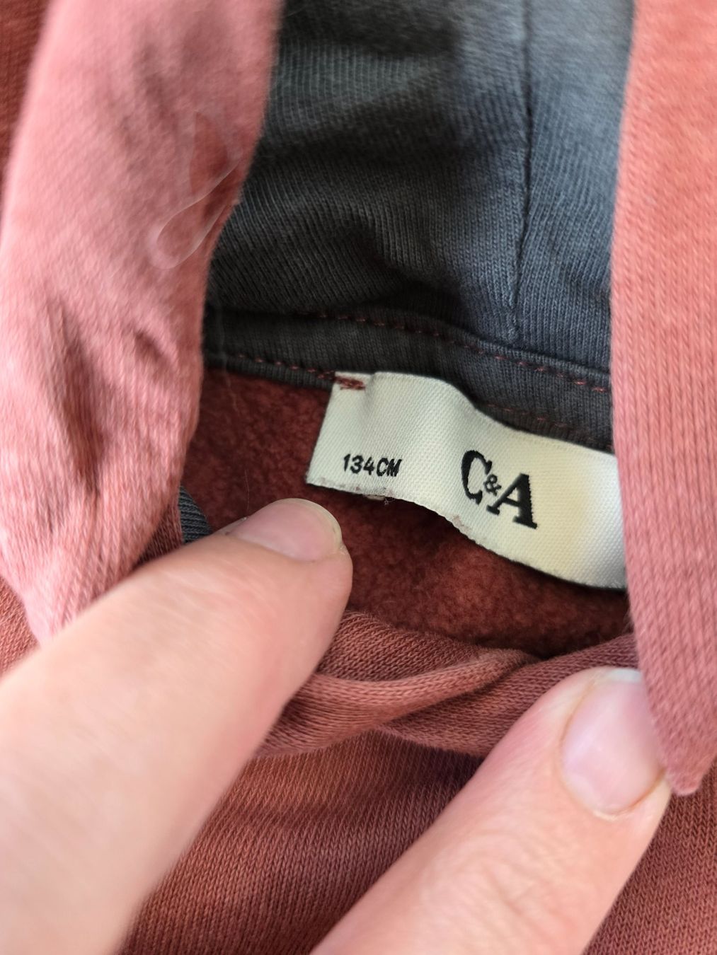 C&A Maglioni & Felpe: Kapuzenpullover C&A Grösse 134 – Usato da Unterentfelden venduto da Panda-87 3