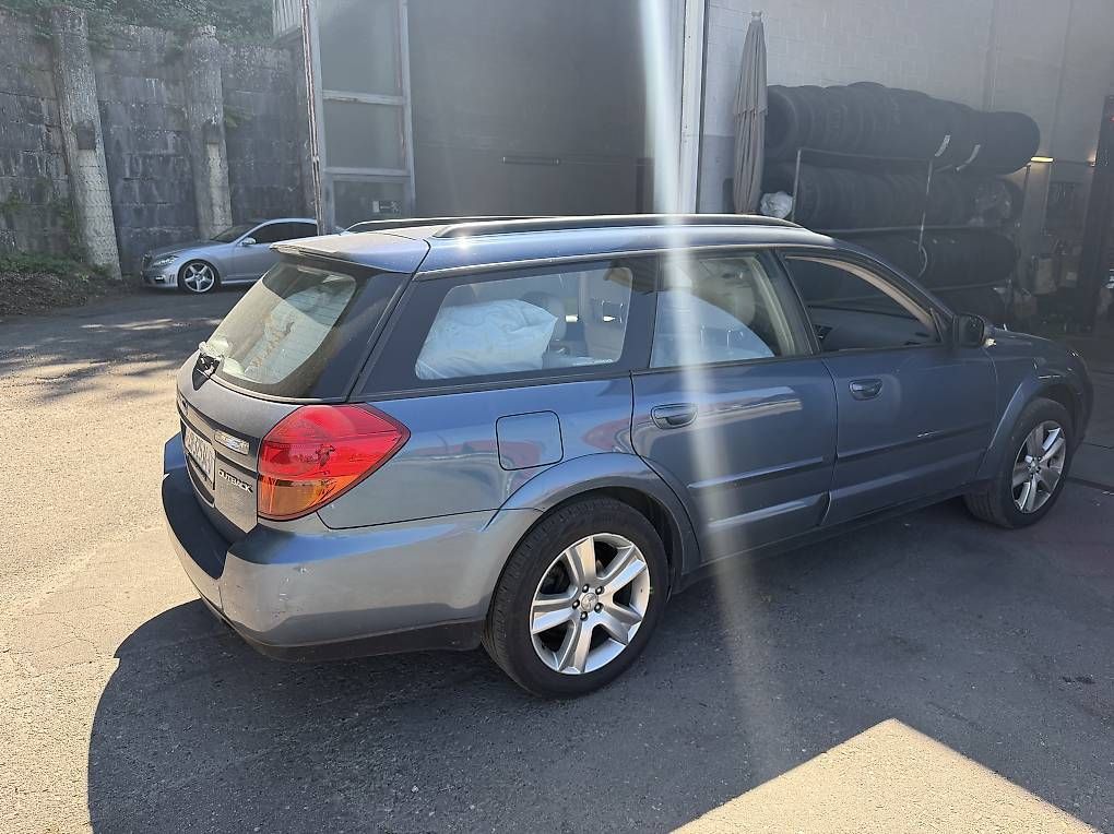 Automobili: Subaru outback 3 Liter Automat Leder Klima  – Usato da Winterthur venduto da Sinoregi 2