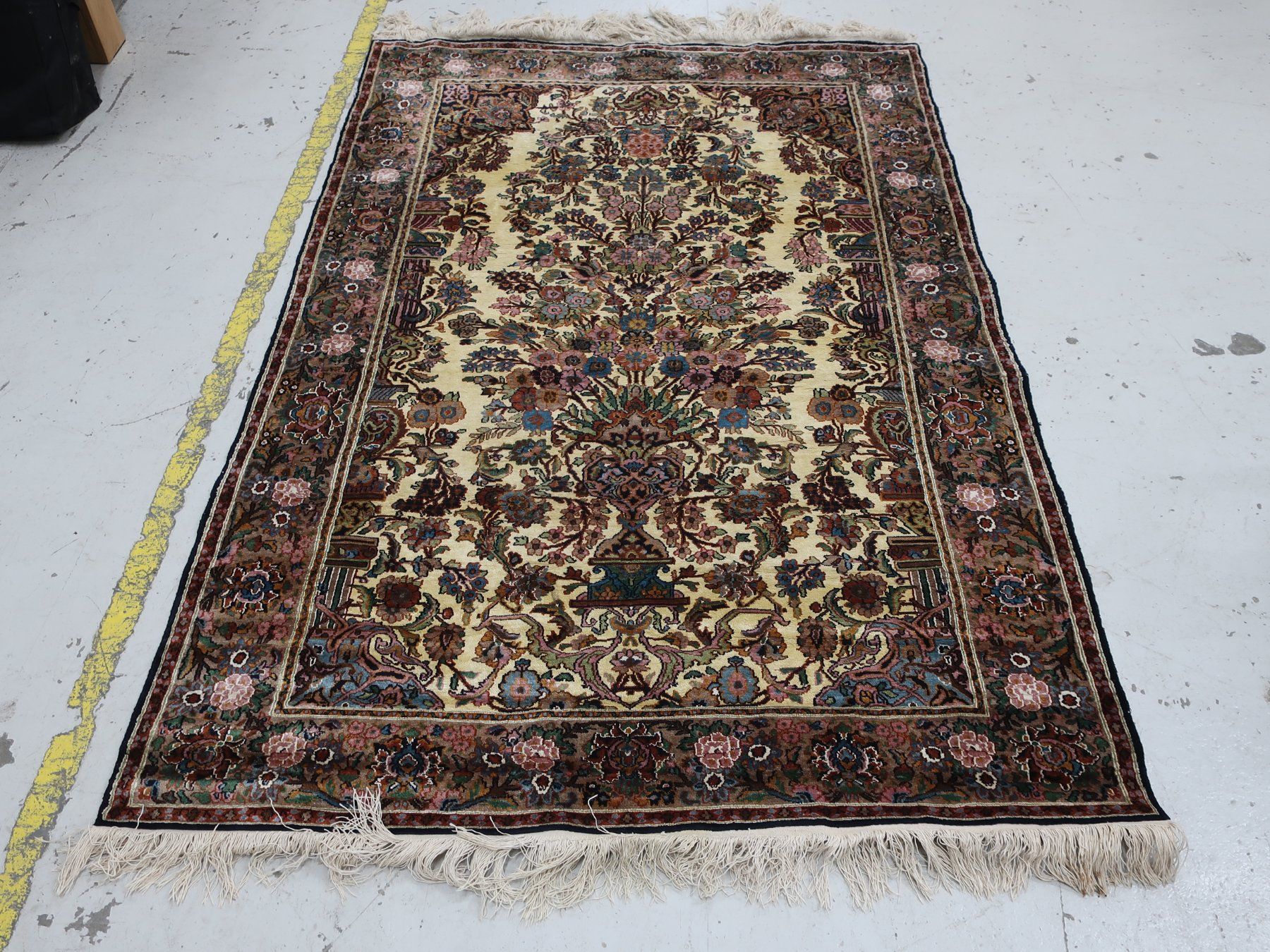 Tappeti: Teppich mit Blumen Muster – Usato da Volketswil venduto da brockipfannenstil