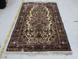 Teppich mit Blumen Muster