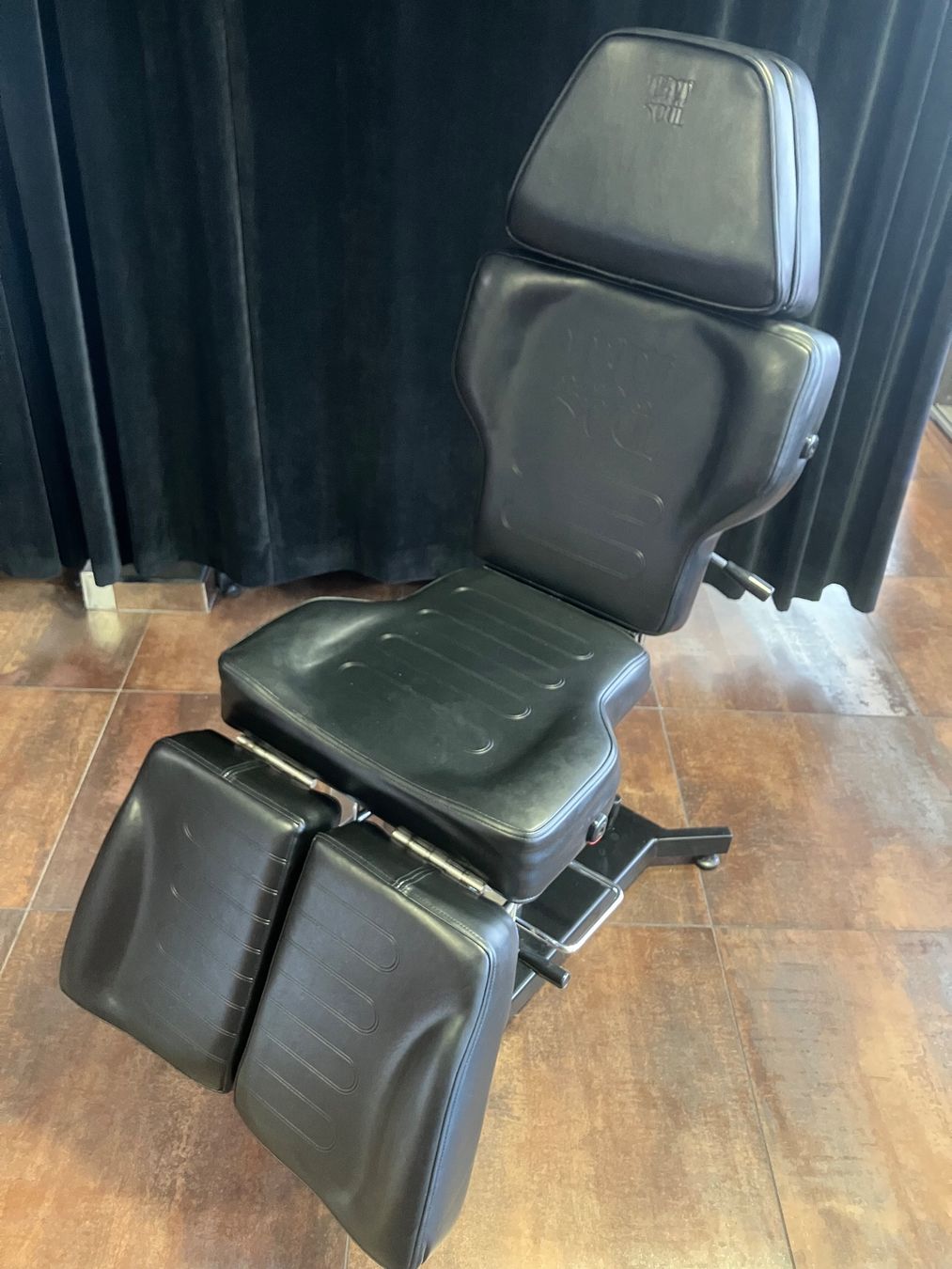 Kosmetik-& Massageliegen: Fauteuil Tattoo Tatsoul – Gebraucht aus Sembrancher von exp_nl5t