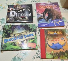 3 libri sui dinosauri + libro con scheletro mammut