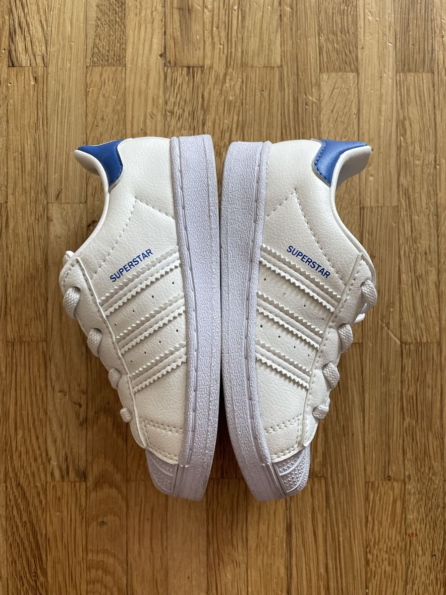 Adidas Scarpe per ragazzi: Kinder Adidas Superstar Gr 26 mit Karton – Nuovo (secondo la descrizione) da luzern venduto da plueschmors. 5