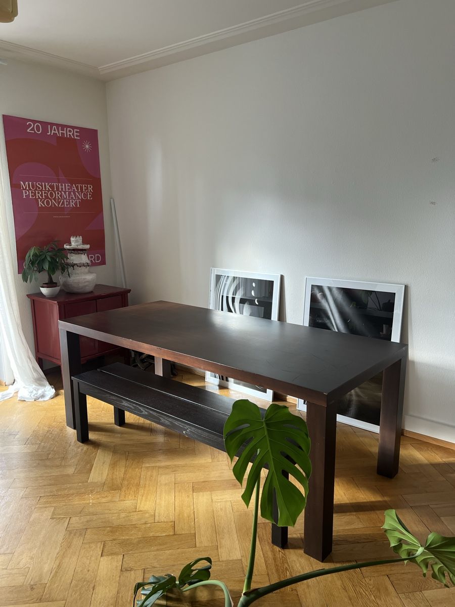 Tables: Dining Table with Bench dark wood – D'occasion à Basel par jas_h9g2 2