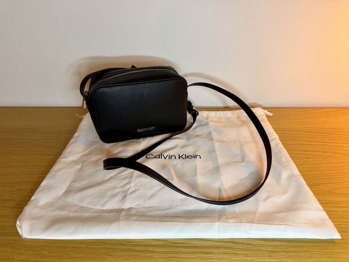Calvin Klein Borse da donna: Calvin Klein Black Crossbody Bag – Usato da Baar venduto da fan_27lj 1