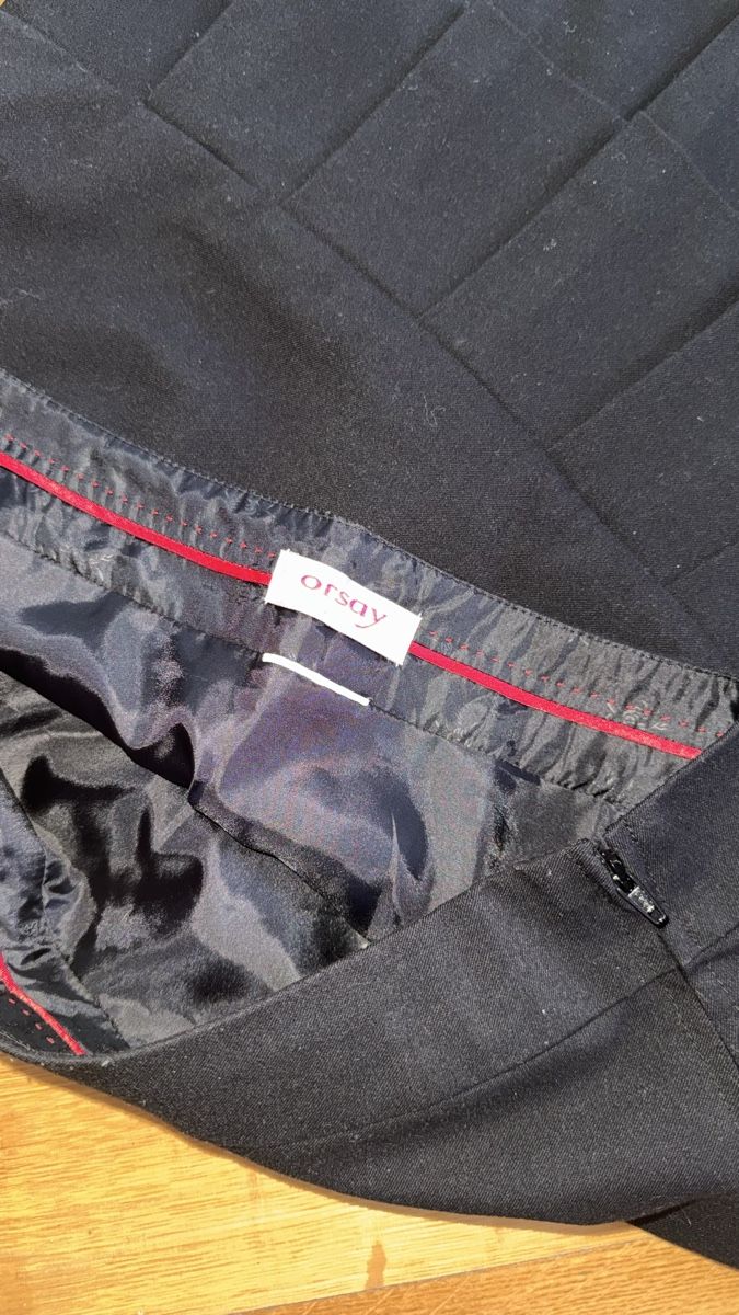 Gonne: Faltenjupe Orsey, schwarz – Usato da Gümligen venduto da morticiaaddams 2